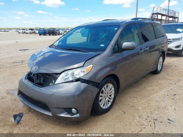 5TDYK3DC5FS664951 Toyota Sienna Xle 8 Passenger