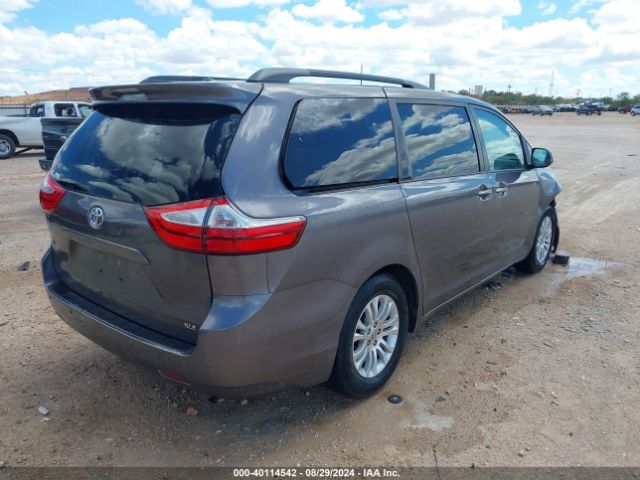 5TDYK3DC5FS664951 Toyota Sienna Xle 8 Passenger