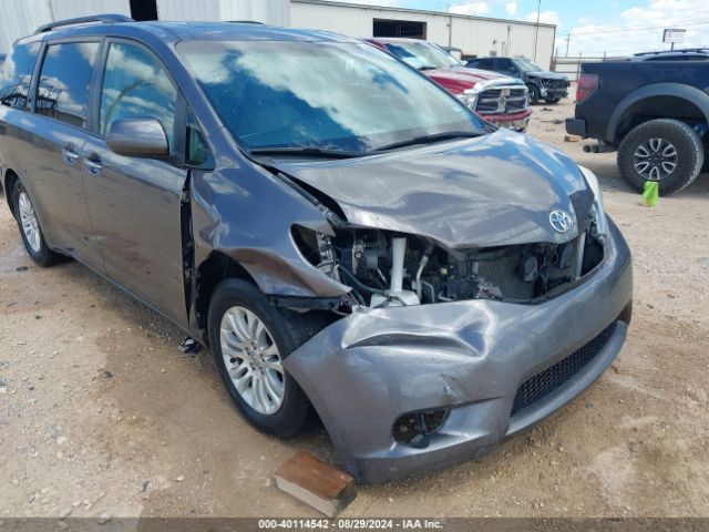 5TDYK3DC5FS664951 Toyota Sienna Xle 8 Passenger