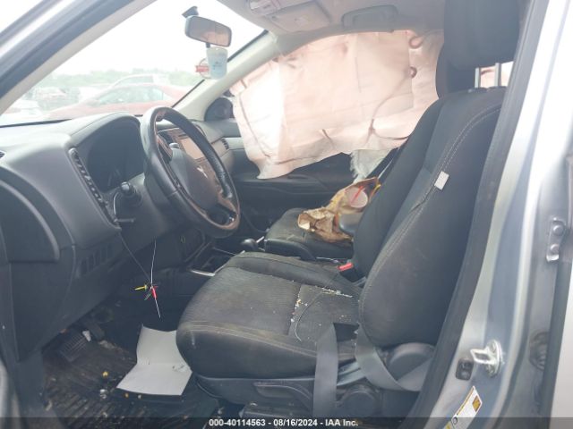 JA4AD2A33HZ024372 Mitsubishi Outlander Es