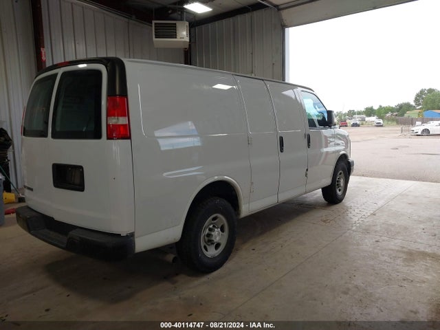 Chevrolet Express 2500 Work Van 2017 1GCWGAFF4H1136287 Image 4