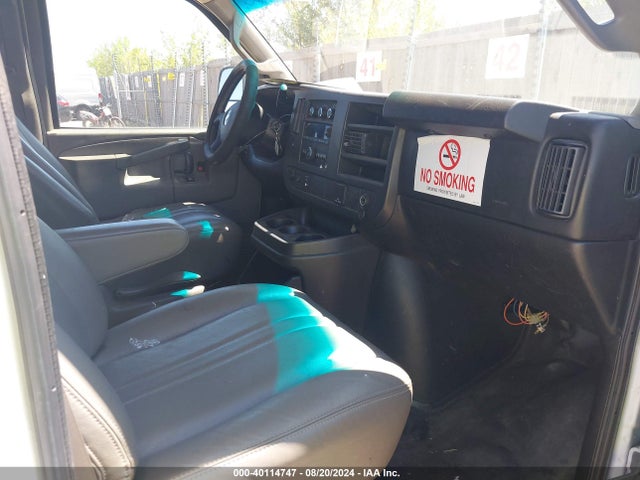Chevrolet Express 2500 Work Van 2017 1GCWGAFF4H1136287 Image 5