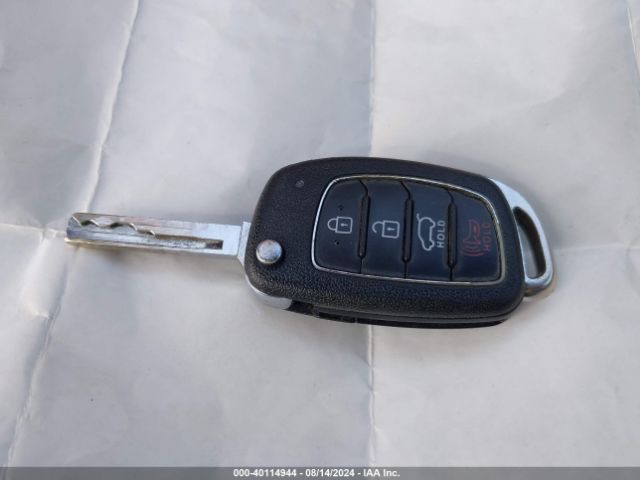 KM8SMDHF8HU174038 Hyundai Santa Fe Se