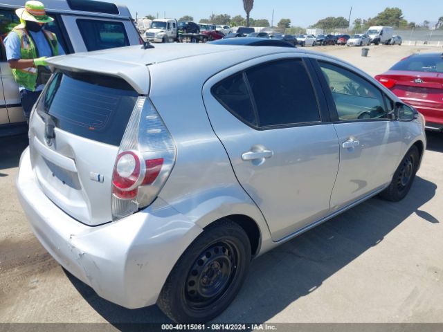 JTDKDTB3XE1073657 Toyota Prius C One