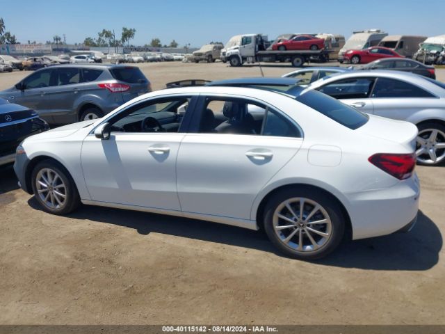 WDD3G4EB2KW025921 Mercedes-Benz A 220