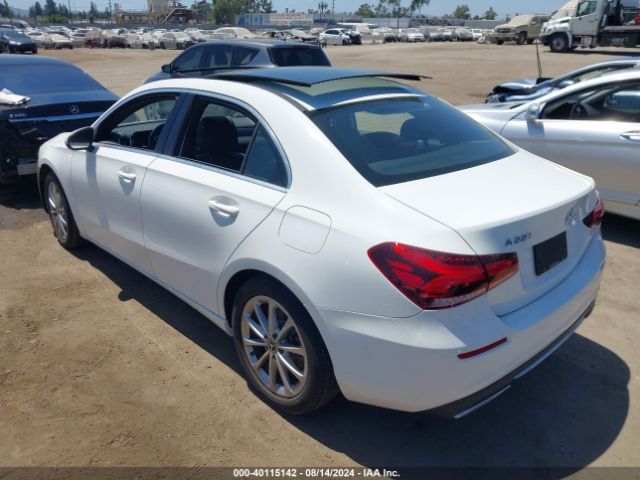 WDD3G4EB2KW025921 Mercedes-Benz A 220