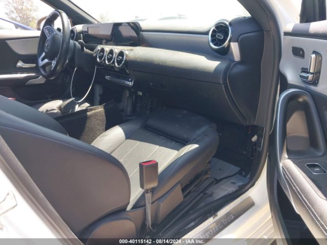 WDD3G4EB2KW025921 Mercedes-Benz A 220