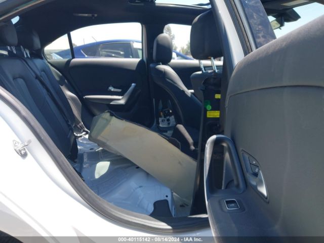 WDD3G4EB2KW025921 Mercedes-Benz A 220