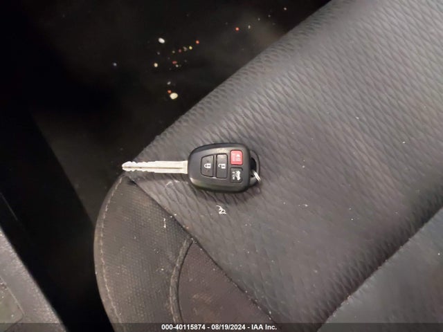 Toyota COROLLA LE 2018 2T1BURHE7JC040844 Image 11