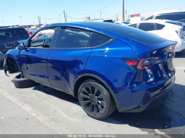 2024 TESLA MODEL Y 7SAYGAEE2RF133093 Photo 2