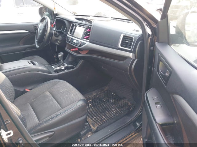 Toyota Highlander Le Plus 2018 5TDBZRFH5JS805720 Image 5