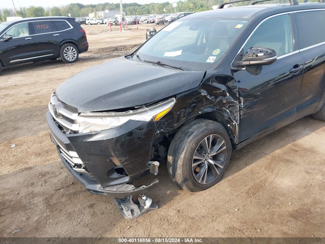 Toyota Highlander Le Plus 2018 5TDBZRFH5JS805720 Image 6