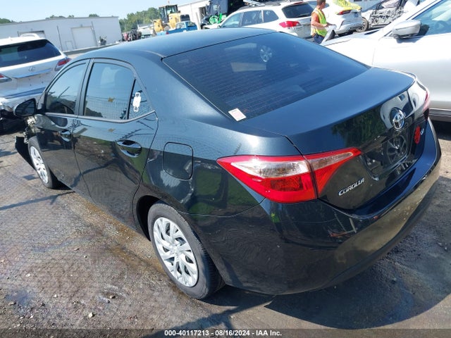 Toyota COROLLA LE 2018 5YFBURHEXJP851506 Image 3
