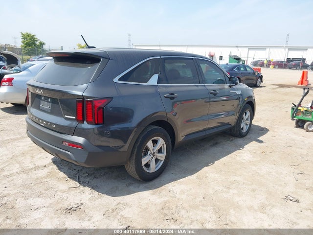 KIA SORENTO LX 2022 5XYRG4LC3NG079780 Image 4