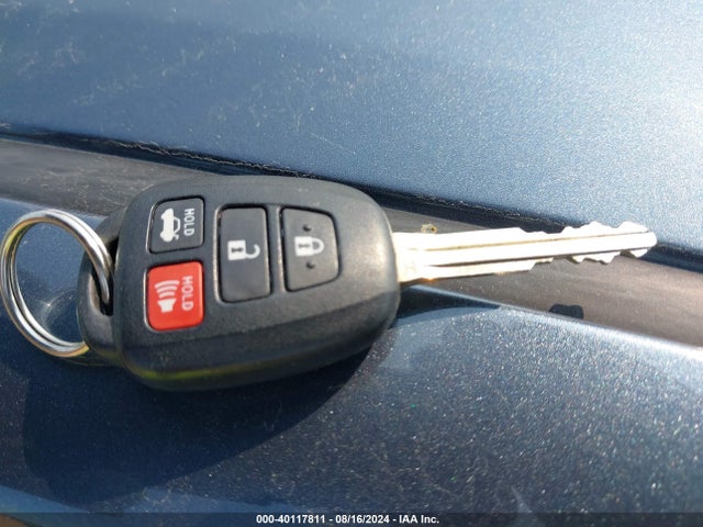 Toyota COROLLA LE 2018 2T1BURHE8JC084173 Image 11