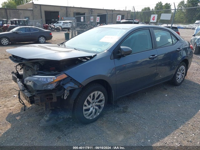 Toyota COROLLA LE 2018 2T1BURHE8JC084173 Image 2
