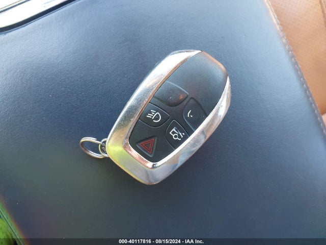 2011 JAGUAR XJ SAJWA2GE9BMV06878 Photo 10