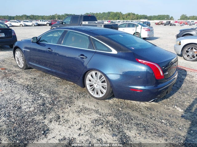 2011 JAGUAR XJ SAJWA2GE9BMV06878 Photo 2