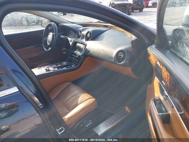 2011 JAGUAR XJ SAJWA2GE9BMV06878 Photo 4