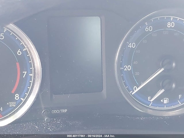 Toyota COROLLA LE 2018 5YFBURHE1JP767817 Image 15