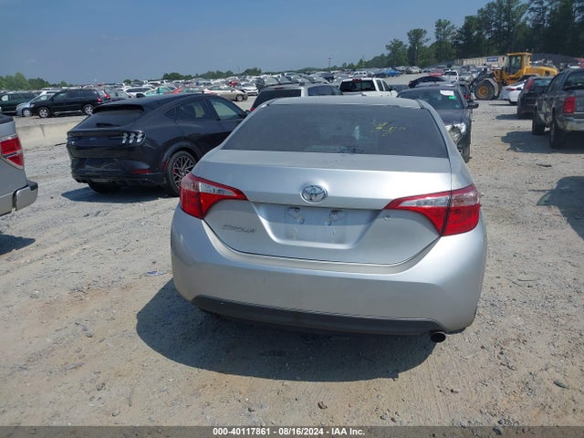 Toyota COROLLA LE 2018 5YFBURHE1JP767817 Image 16