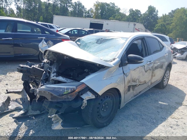 Toyota COROLLA LE 2018 5YFBURHE1JP767817 Image 2