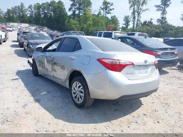 Toyota COROLLA LE 2018 5YFBURHE1JP767817 Image 3