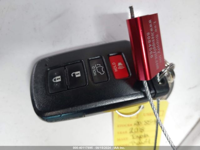2T3NFREV3JW444466 Toyota RAV4 SE