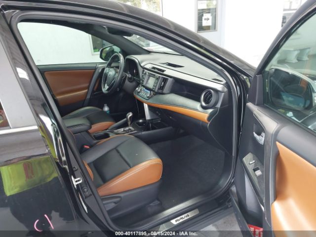 2T3NFREV3JW444466 Toyota RAV4 SE