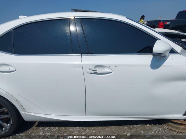 Lexus IS 200T 2016 JTHBA1D27G5038683 Image 13