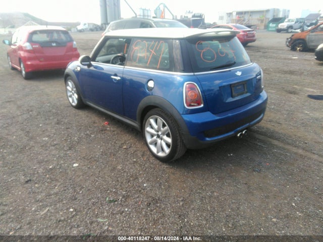 2008 MINI COOPER S WMWMF73558TV32318 Photo 2