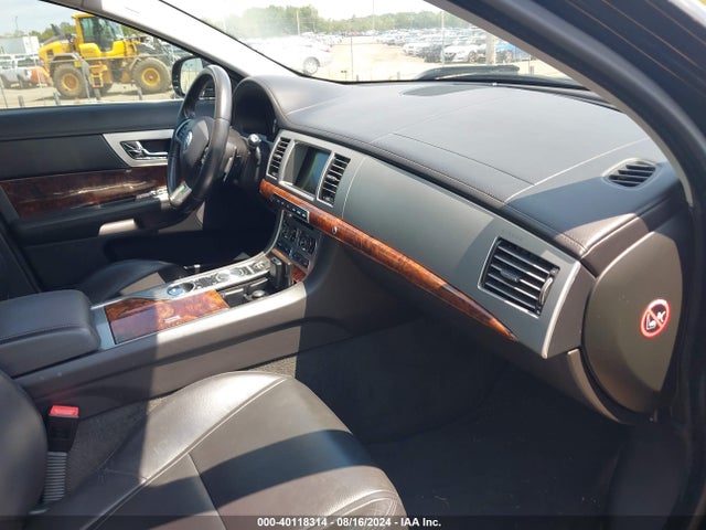 2012 JAGUAR XF SAJWA0FB0CLS54571 Photo 4