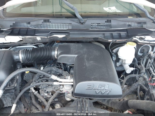 1C6RR7FG4JS326200 RAM 1500 Tradesman Quad Cab 4x4 6'4 Box