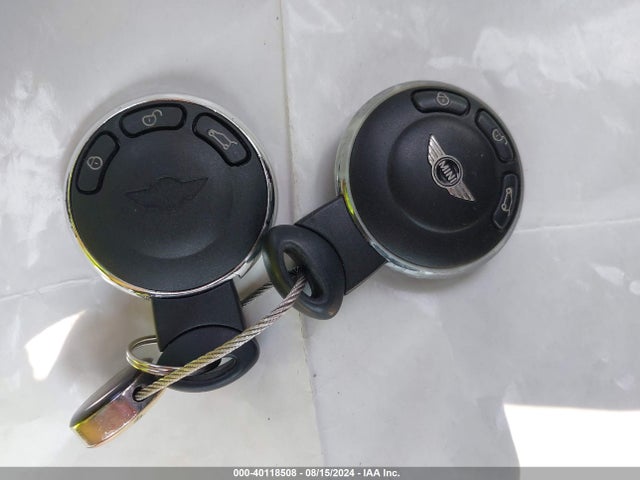 2010 MINI COOPER S WMWMF7C50ATX42282 Photo 10
