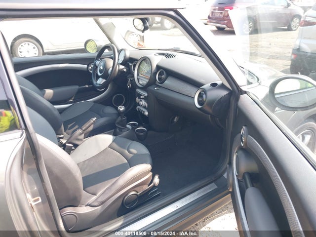 2010 MINI COOPER S WMWMF7C50ATX42282 Photo 4