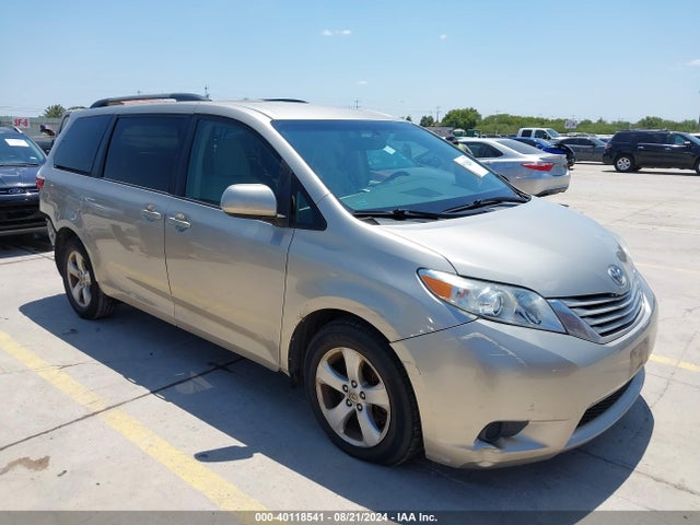 Toyota Sienna Le 8 Passenger 2017 5TDKZ3DC0HS859201 головне зображення