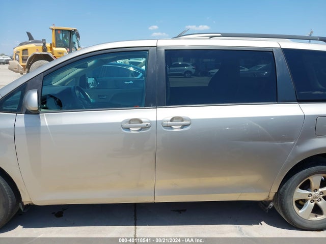 Toyota Sienna Le 8 Passenger 2017 5TDKZ3DC0HS859201 Image 15