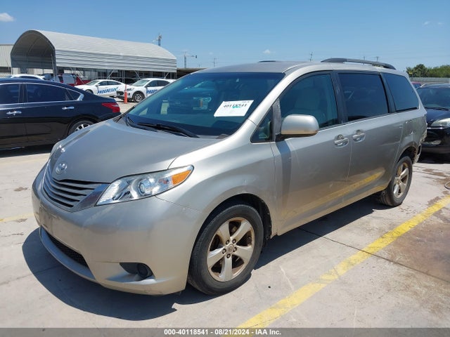 Toyota Sienna Le 8 Passenger 2017 5TDKZ3DC0HS859201 Image 2