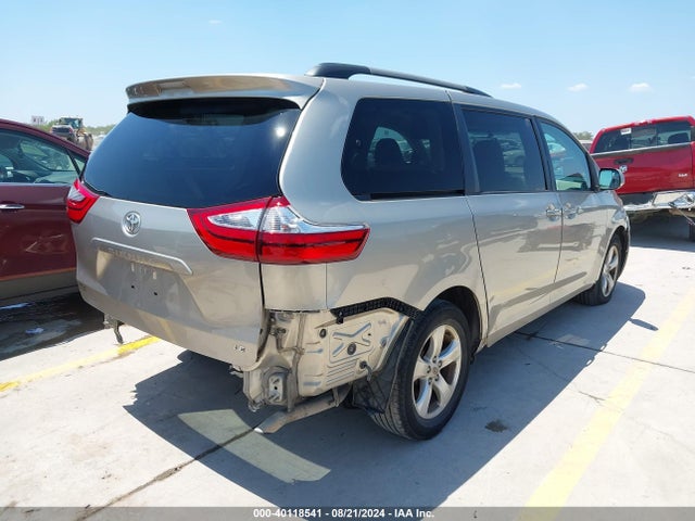 Toyota Sienna Le 8 Passenger 2017 5TDKZ3DC0HS859201 Image 4