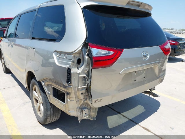 Toyota Sienna Le 8 Passenger 2017 5TDKZ3DC0HS859201 Image 6