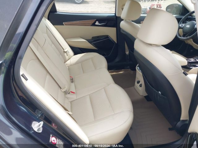 KNALB4J17H5039556 KIA Cadenza Premium