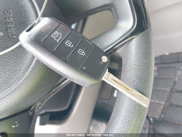 KNDMA5C18H6280727 KIA Sedona L