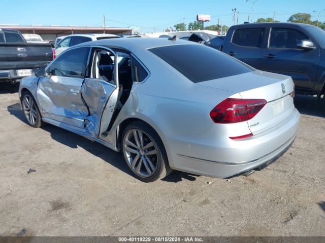 1VWDT7A3XHC052818 Volkswagen Passat 1.8t R-line