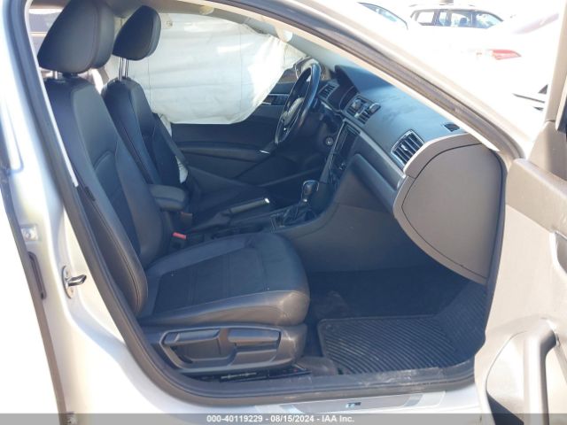 1VWDT7A3XHC052818 Volkswagen Passat 1.8t R-line