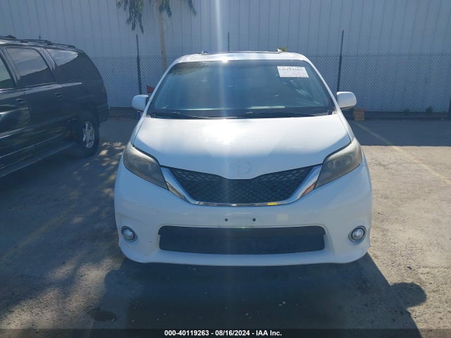 5TDXK3DC1FS543135 Toyota Sienna Se Premium 8 Passenger