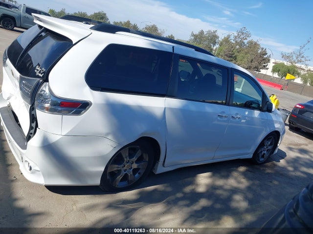 5TDXK3DC1FS543135 Toyota Sienna Se Premium 8 Passenger
