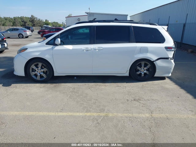 5TDXK3DC1FS543135 Toyota Sienna Se Premium 8 Passenger