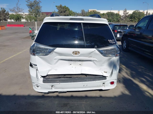 5TDXK3DC1FS543135 Toyota Sienna Se Premium 8 Passenger
