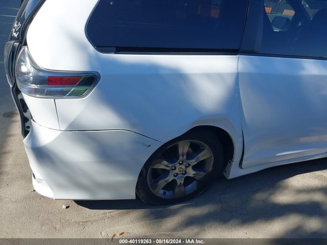 5TDXK3DC1FS543135 Toyota Sienna Se Premium 8 Passenger