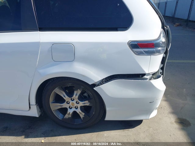 5TDXK3DC1FS543135 Toyota Sienna Se Premium 8 Passenger